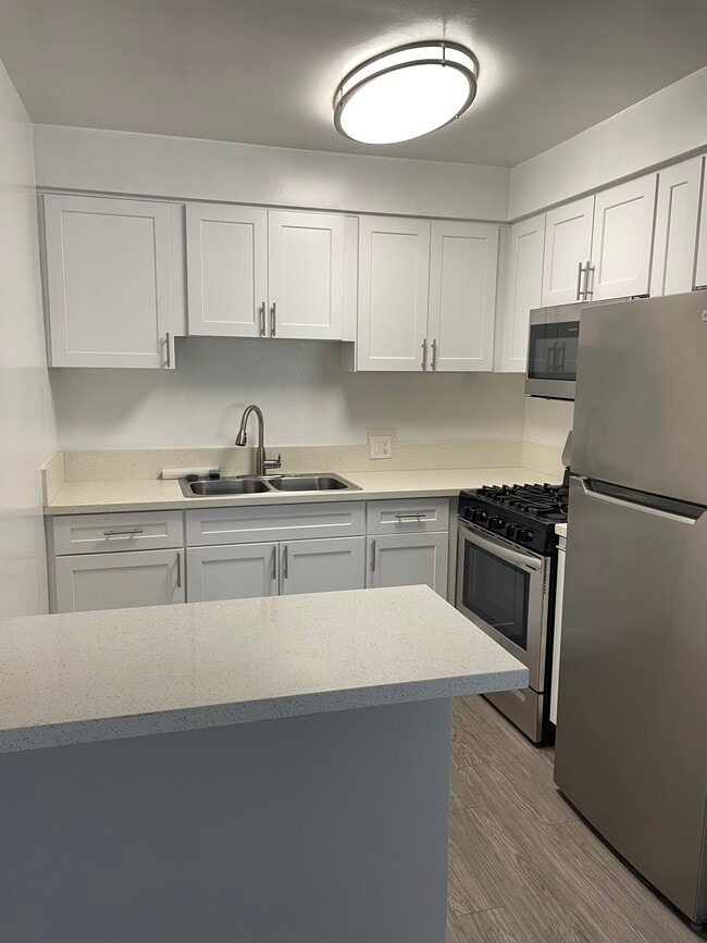 Building Photo - 806 Esplanade