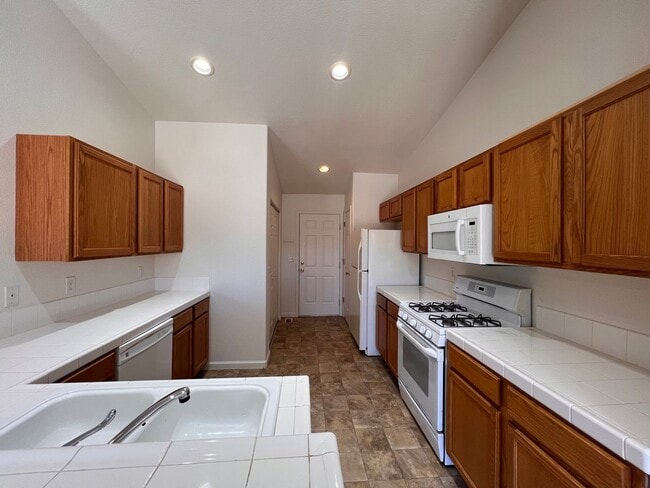 Foto del edificio - 3 bedroom Home located in the Desert Lakes Subdivision  - Fernley NV