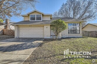 Building Photo - 2112 Churchill Downs Dr