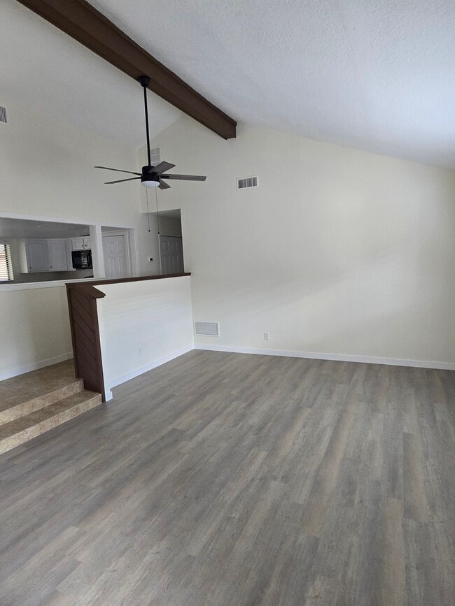 Building Photo - 121 Springwind Way