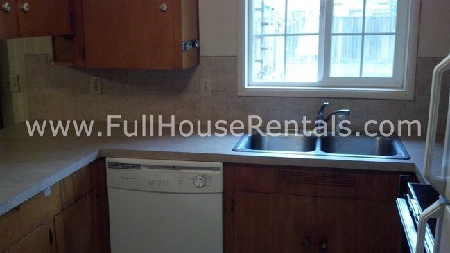 Building Photo - 4 br, 1.5 bath House - 4467 Knoop Ave.