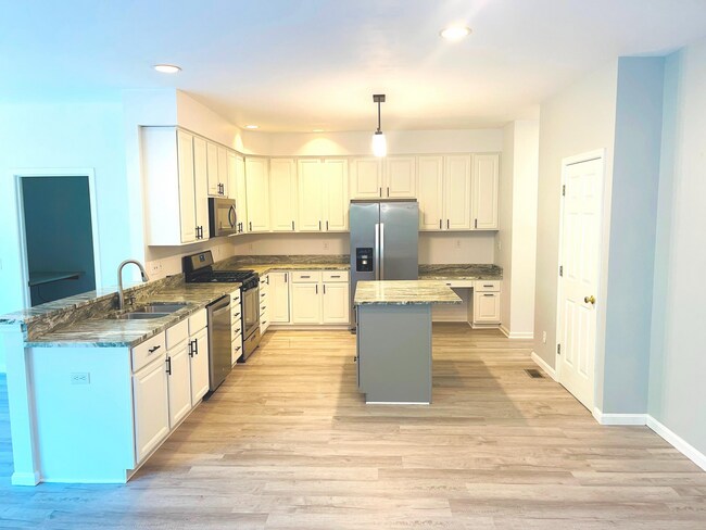 Building Photo - IMMACULATE AUTUMN RIDGE HOME IN STAFFORD!
