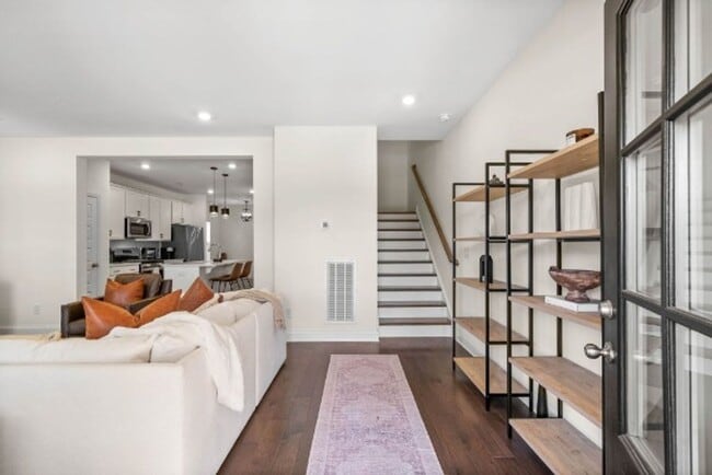 Foto del edificio - FOR LEASE- TOWNHOME IN THE PRESERVE AT BELLE POINTE!