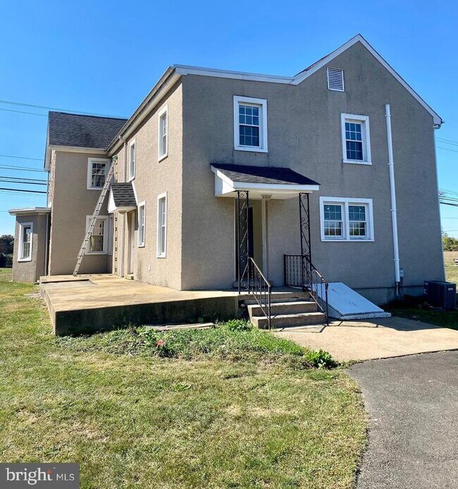 Building Photo - 100 Parsons Ln