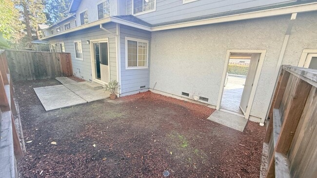 Foto del edificio - 1013 Woodside Rd