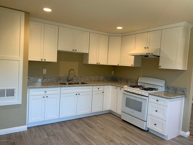 Foto del edificio - 3413 Malabar St