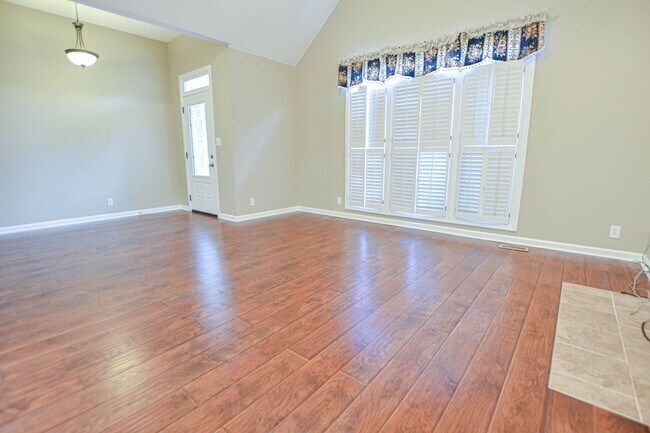 Foto del edificio - Pet Friendly Three Bedroom with Bonus!
