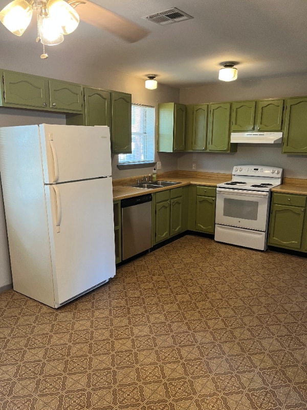 Building Photo - 705 Guadalimar St