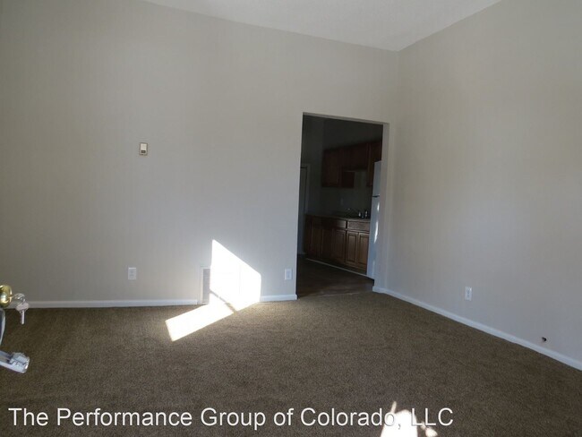 Building Photo - 3 br, 1 bath House - 801 E 6th St