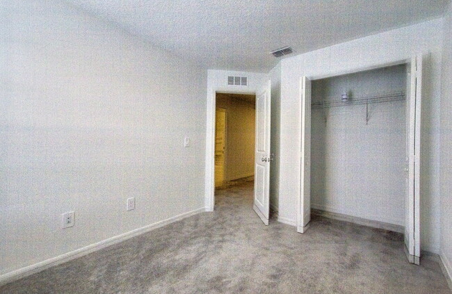 Building Photo - "Charming 3-Bedroom Home with 2.5 Baths in Serene San Antonio, FL Oasis!"