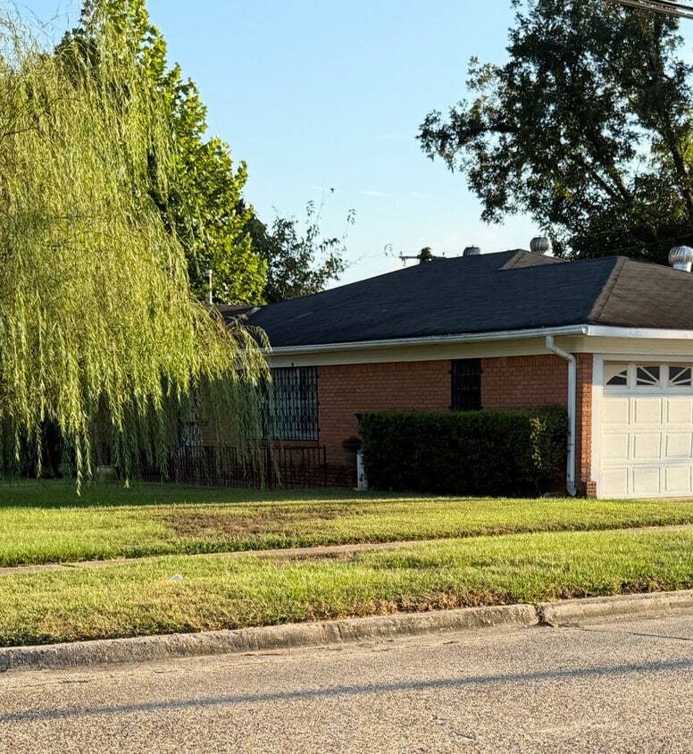 Primary Photo - 2802 Alvin Ln