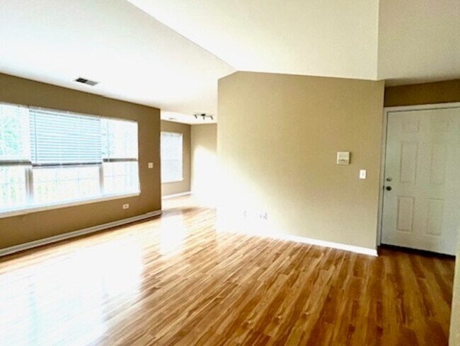 Foto del edificio - 1303 N Red Oak Cir