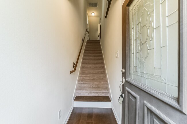 Foto del edificio - 1517 Miles Oaks Pl