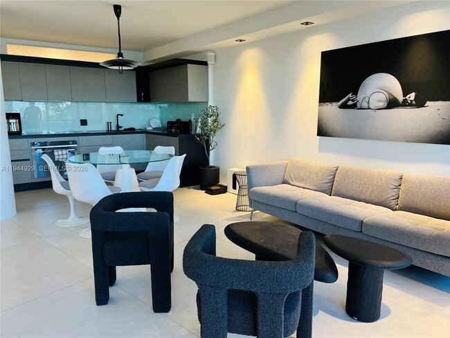 Foto del edificio - 900 Bay Dr