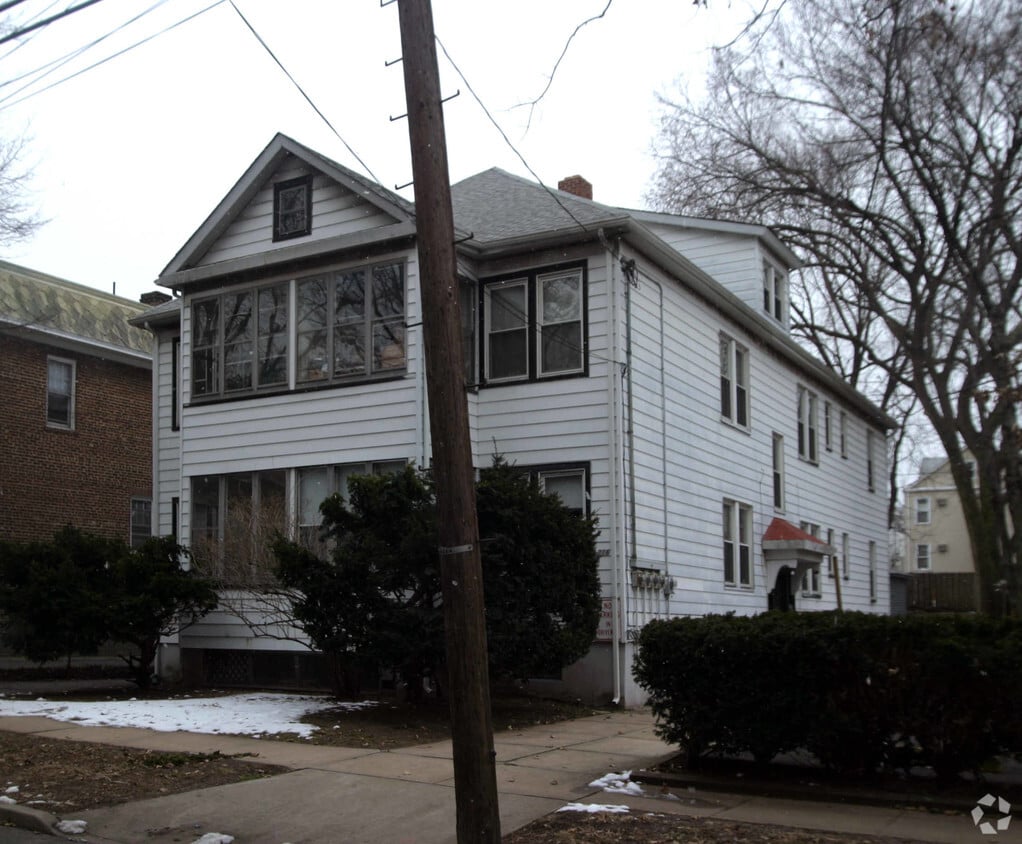 Building Photo - 216-218 Dennison St