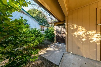 Building Photo - 818 Sirocco Dr