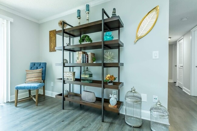 Building Photo - Brighton Valley Apts