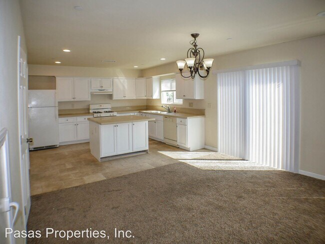 Building Photo - 4 br, 2.5 bath House - 423 T Ave