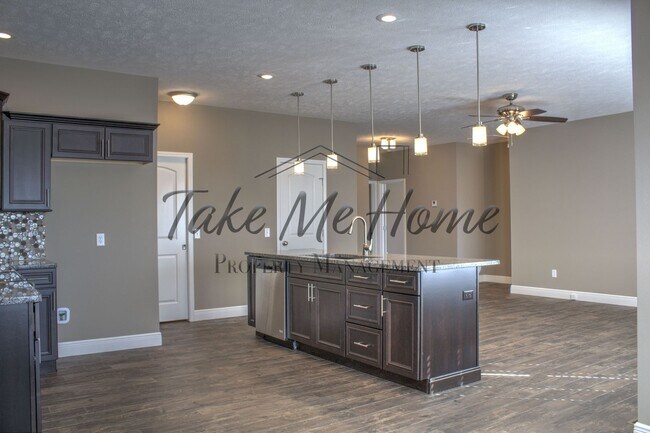 Building Photo - Springfield Schools with Strafford Address!