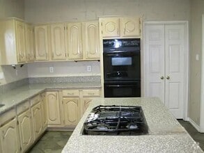 Building Photo - 1612 Blackstone Dr