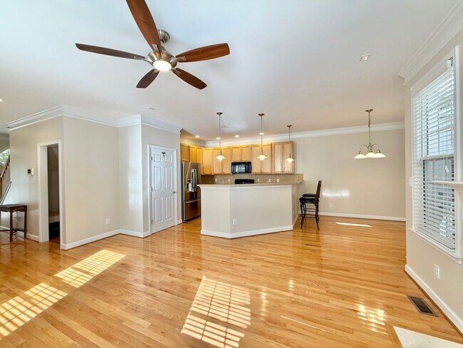 Foto del edificio - Gorgeous 3BD, 2.5BA Raleigh Townhome in a ...