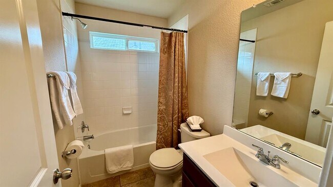Building Photo - 412 Moulins Ln