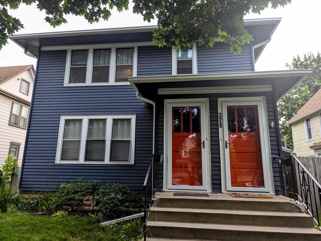 Primary Photo - 328 4th Ave S