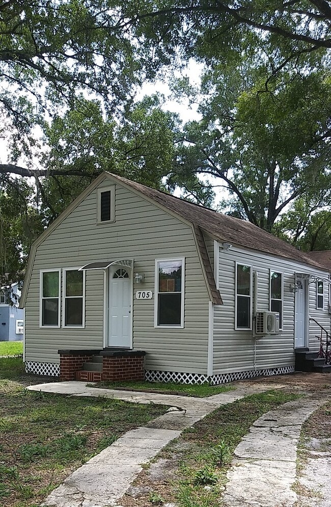 Building Photo - 705 E Hanlon St