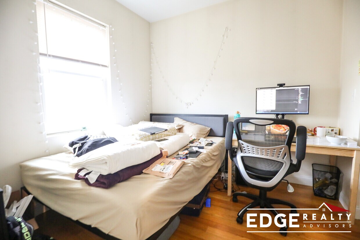 Building Photo - 557 Washington St