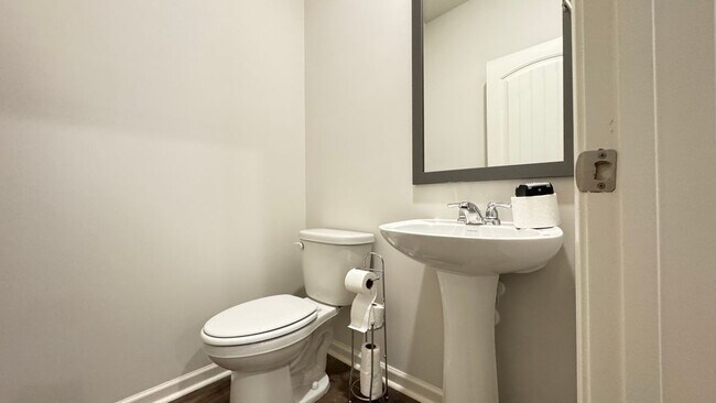 Foto del edificio - 488 Stoneybrook Dr