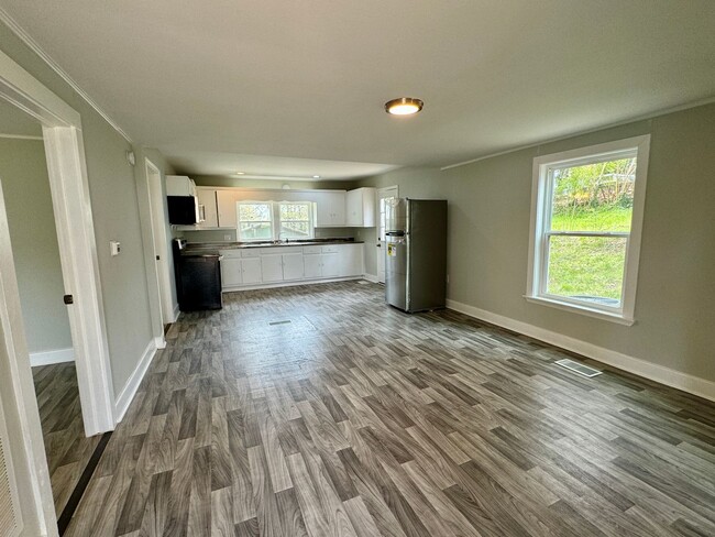 Building Photo - Just reduced!