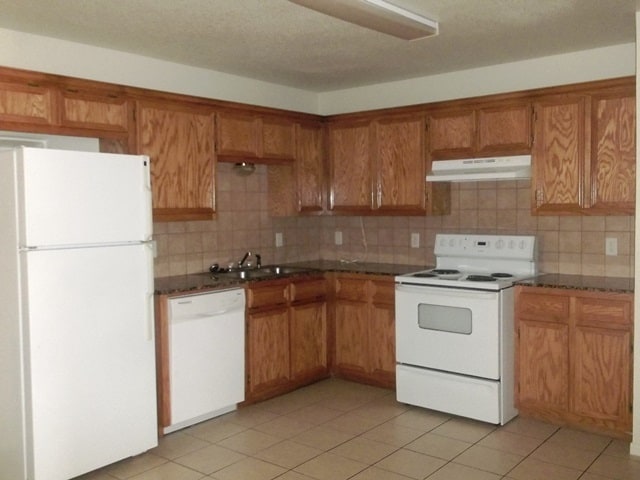 Building Photo - 610 Bermuda