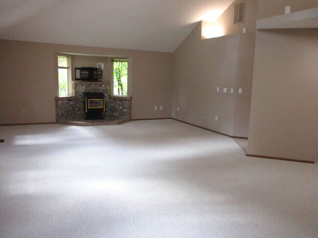 Foto del edificio - Charming 3-Bedroom Rambler with Spacious B...