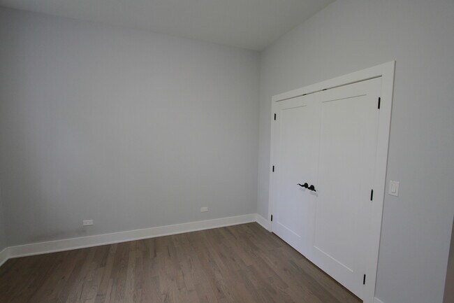 Foto del edificio - 4207 W Roscoe St