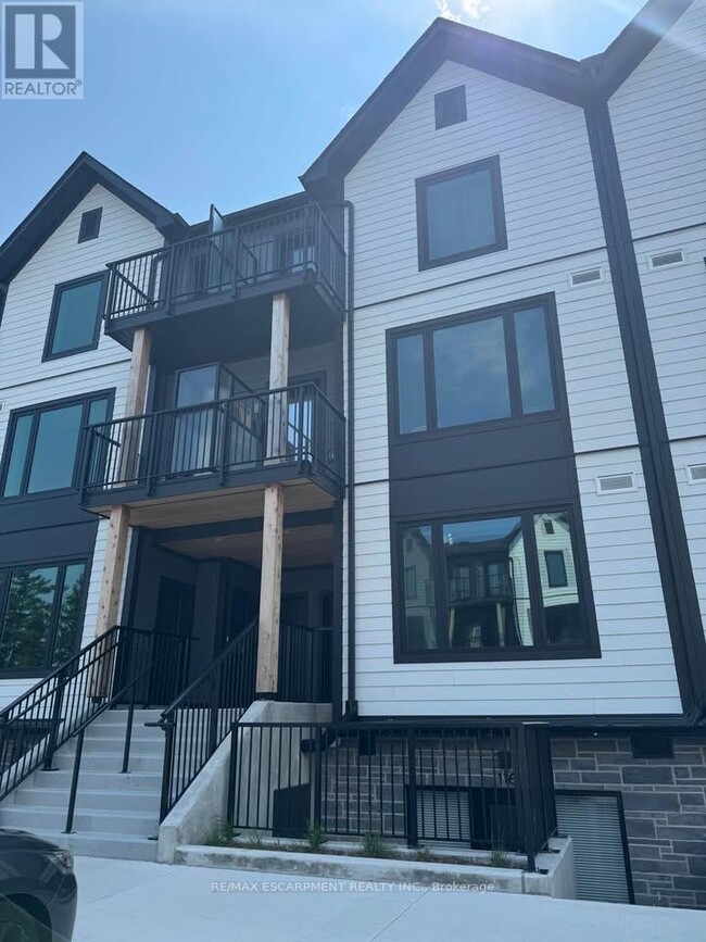 Building Photo - 708-708 Woolwich St
