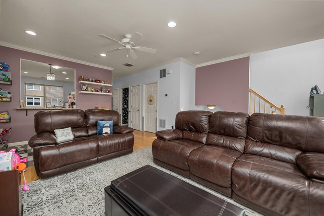Building Photo - 397 Kingston Ct