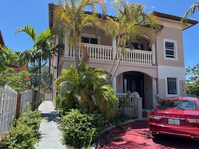 Foto principal - 2836 SW 2nd St