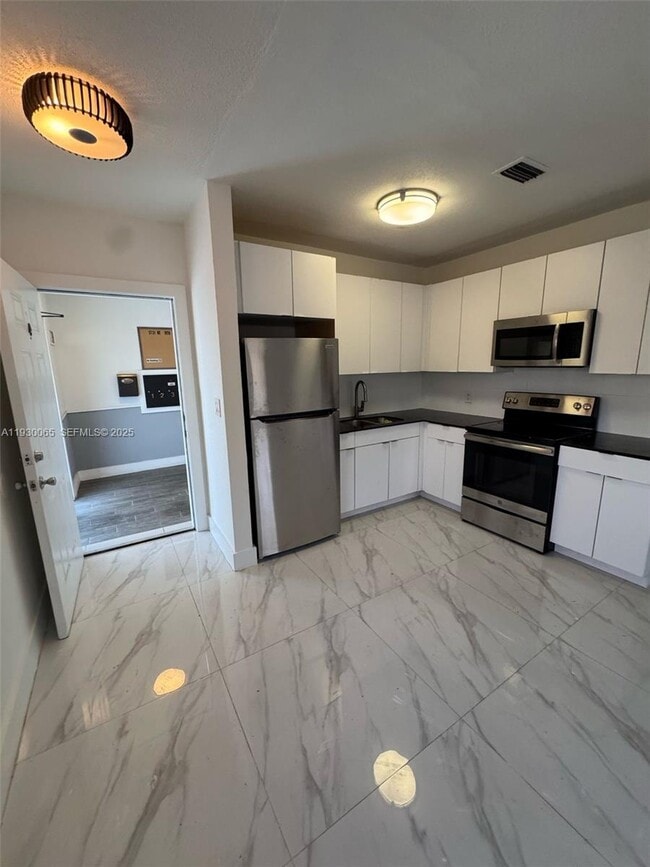 Building Photo - 5731 NE 18th Ave