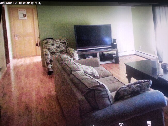 Solid oak hardwood flooring - 5400 Three Points Blvd