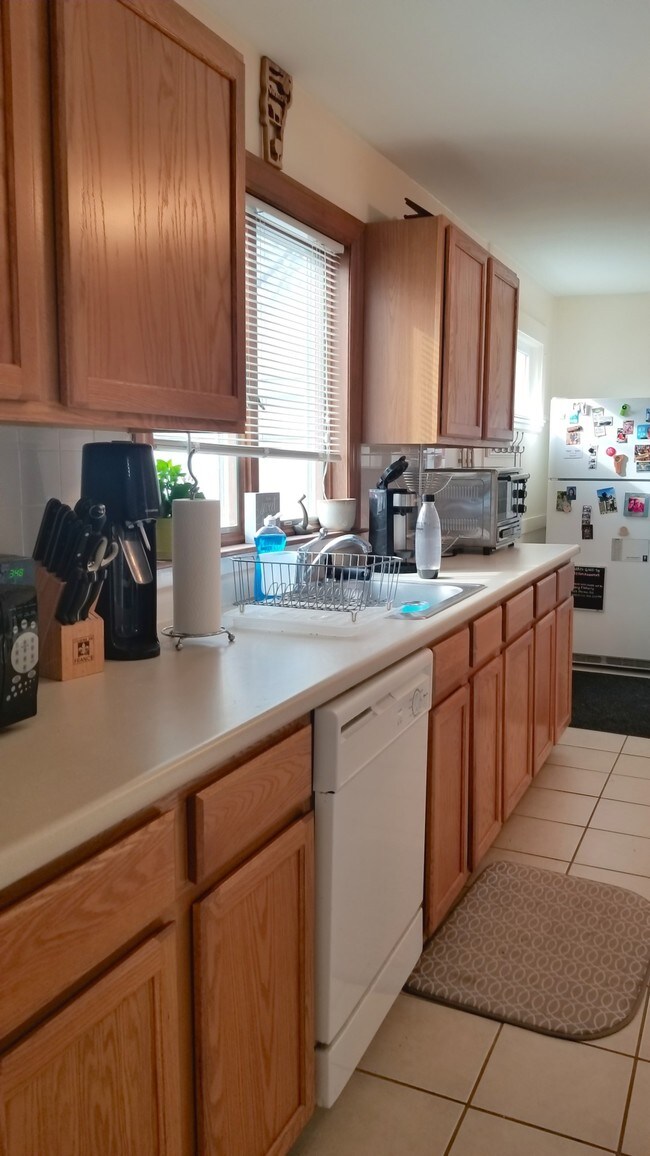 Building Photo - 89 Needham St