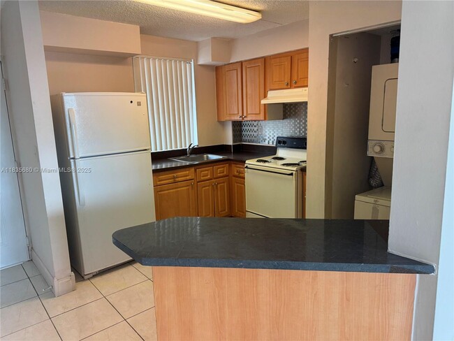 Foto del edificio - 6045 NW 186th St