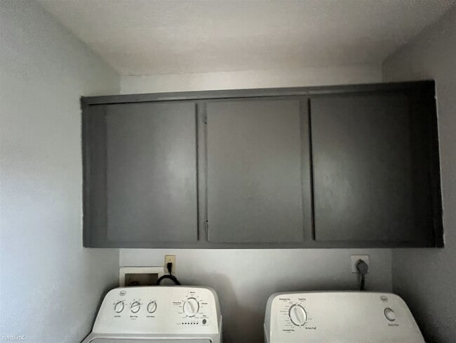 Building Photo - 2 br, 1 bath 4plex - 2901 Prairie Flower C...