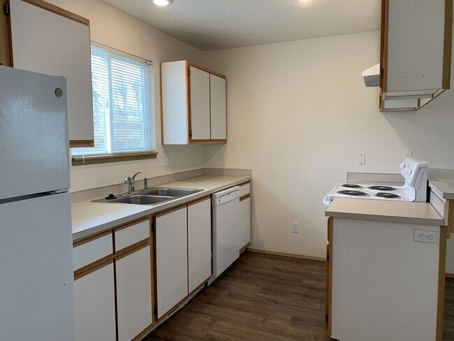 Foto del edificio - 3 bedroom, 2 1/2 bath home in quiet Scappo...