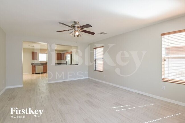Foto del edificio - 7625 E Desert Overlook Dr