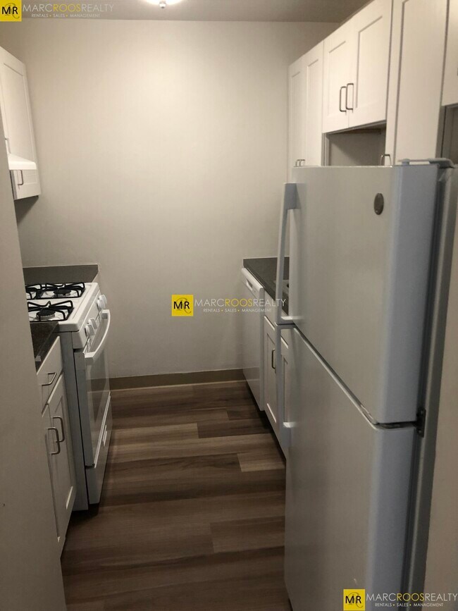 Building Photo - 25 Saint Stephen St