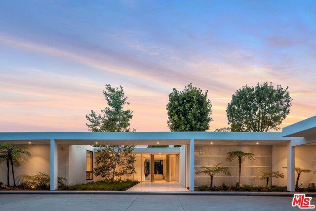 Foto del edificio - 713 N Hillcrest Rd