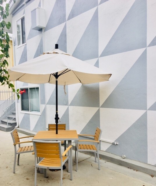 Foto del edificio - 833 E Sunrise Blvd