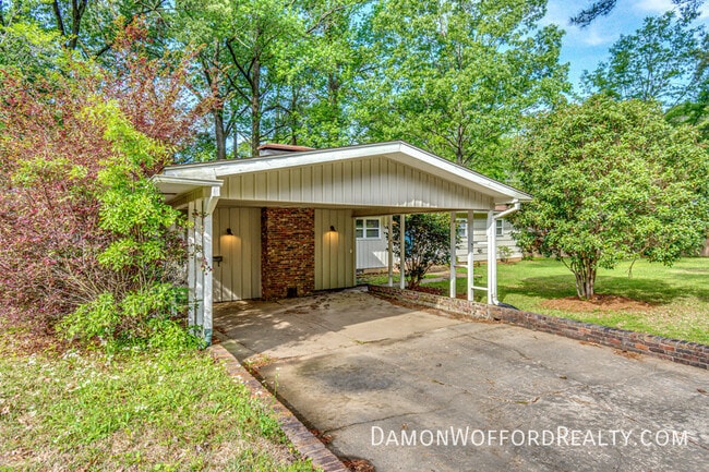 Building Photo - 1827 Parkridge Dr