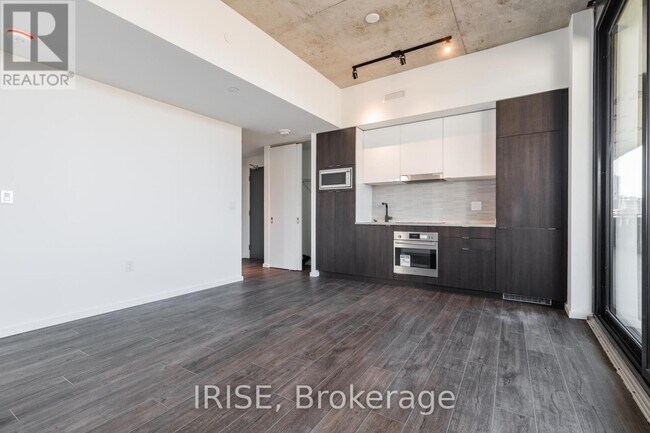 Building Photo - 21 Lawren Harris Square