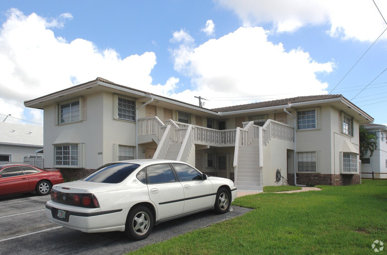 Building Photo - 4910 NE 18th Ter